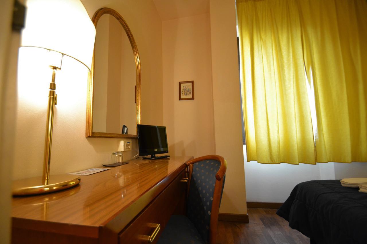 Hotel Posta Cecina  Zewnętrze zdjęcie